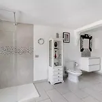 빌라 Malpas Exceptional 3 Bed - Sleeps 6 - Pool - Hottub- Parking 산미겔데아보나