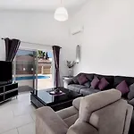 Malpas Exceptional 3 Bed - Sleeps 6 - Pool - Hottub- Parking 산미겔데아보나
