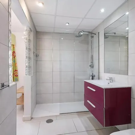 Malpas Exceptional 3 Bed - Sleeps 6 - Pool - Hottub- Parking וילה