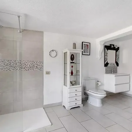 וילה Malpas Exceptional 3 Bed - Sleeps 6 - Pool - Hottub- Parking סן מיגל דה אבונה