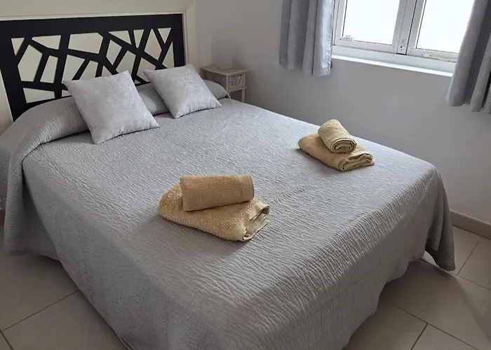 Malpas Exceptional 3 Bed - Sleeps 6 - Pool - Hottub- Parking San Miguel de Abona