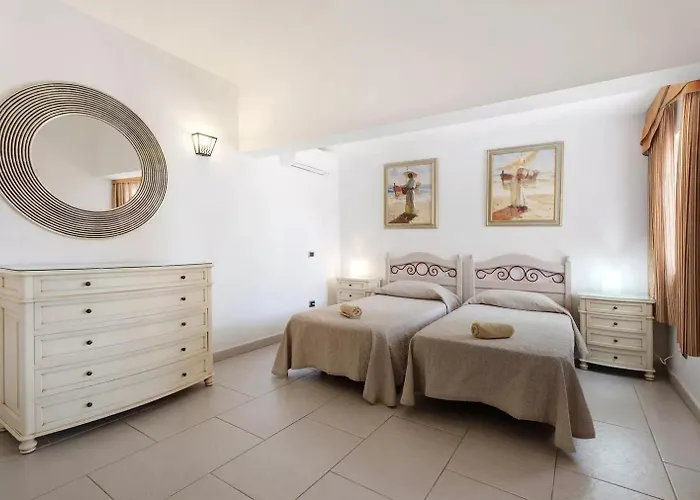 Malpas Exceptional 3 Bed - Sleeps 6 - Pool - Hottub- Parking * San Miguel de Abona