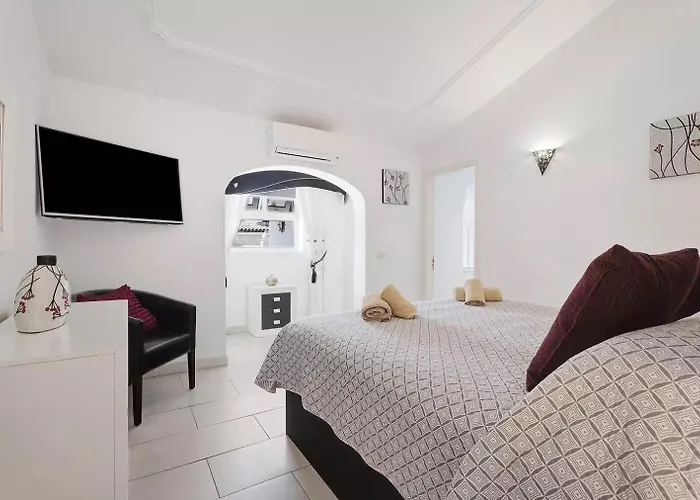 Malpas Exceptional 3 Bed - Sleeps 6 - Pool - Hottub- Parking * San Miguel de Abona