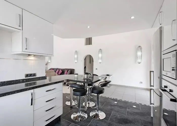 Villa Malpas Exceptional 3 Bed - Sleeps 6 - Pool - Hottub- Parking San Miguel de Abona