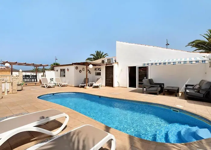 Malpas Exceptional 3 Bed - Sleeps 6 - Pool - Hottub- Parking * San Miguel de Abona