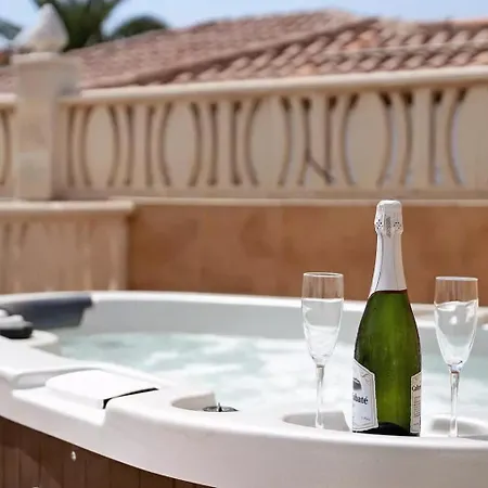 Malpas Exceptional 3 Bed - Sleeps 6 - Pool - Hottub- Parking San Miguel de Abona