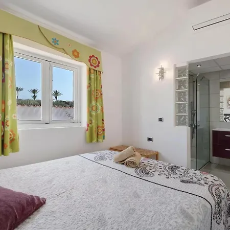 Exceptional 3 Bed Malpas Sleeps 6 H Pool Villa *