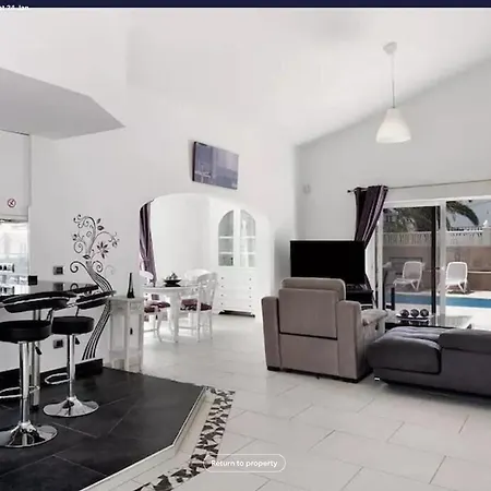 Exceptional 3 Bed Malpas Sleeps 6 H Pool