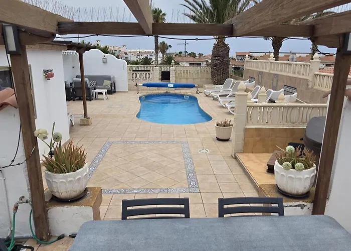 Villa Malpas Exceptional 3 Bed - Sleeps 6 - Pool - Hottub- Parking San Miguel de Abona