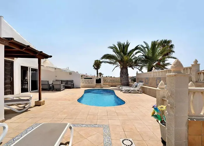 Villa Malpas Exceptional 3 Bed - Sleeps 6 - Pool - Hottub- Parking San Miguel de Abona